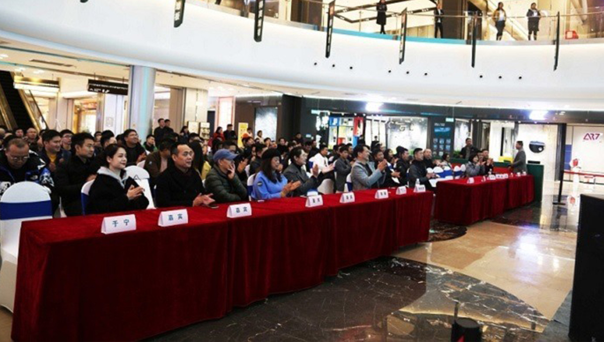 得高攜手設(shè)計(jì)大咖何武賢，