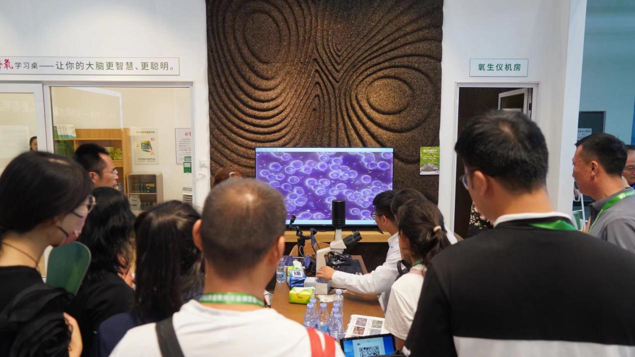 得高補(bǔ)氧學(xué)習(xí)桌亮相山東教育裝備博覽會(huì)，富氧科技助力教育發(fā)展！ image3